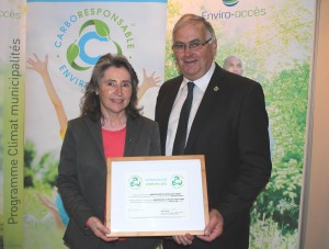 Mrs. Manon Laporte, president and CEO of Enviro-access and Mr. Berchmans Boudreau, mayor of the municipality of Havre-Saint-Pierre