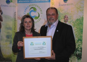 Mrs. Manon Laporte, president and CEO of Enviro-access and Mr. André Boudreau, mayor of the City of Percé (RCM of Rocher-Percé representative)