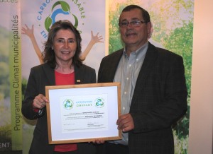 Mme Manon Laporte, présidente-directrice générale d'Enviro-accès et M. Bernard Vanasse, maire de la municipalité de Compton