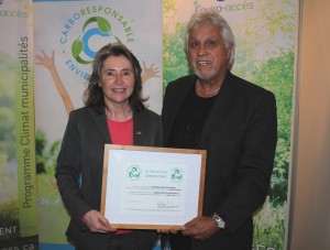 Mme Manon Laporte, présidente-directrice générale d'Enviro-accès et M. Robert Samson, maire de la municipalité de Saint-Gilles