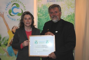 Mme Manon Laporte, présidente-directrice générale d'Enviro-accès et M. Luc Cayer, maire de la municipalité de Stoke